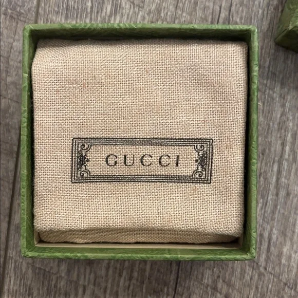 Gucci Sterling Silver Omnia Amor Aman Tibus Drop Heart Earrings - Picture 9 of 9